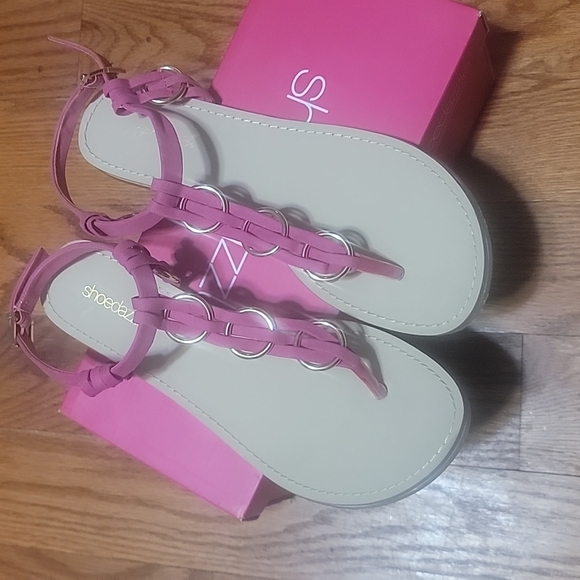 Shoedazzle fuchsia flat sandals size 8 - Picture 2 of 7